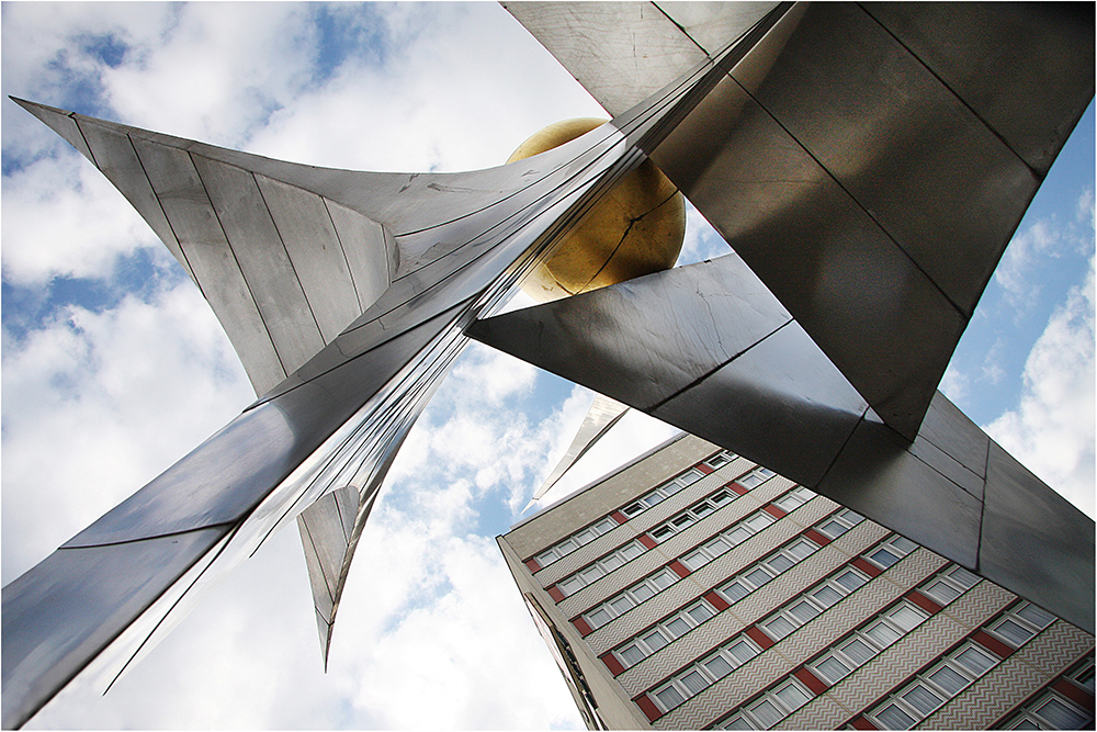 2026_04_07_01_Besondere_Perspektive_Monika_Seidl_Skulptur